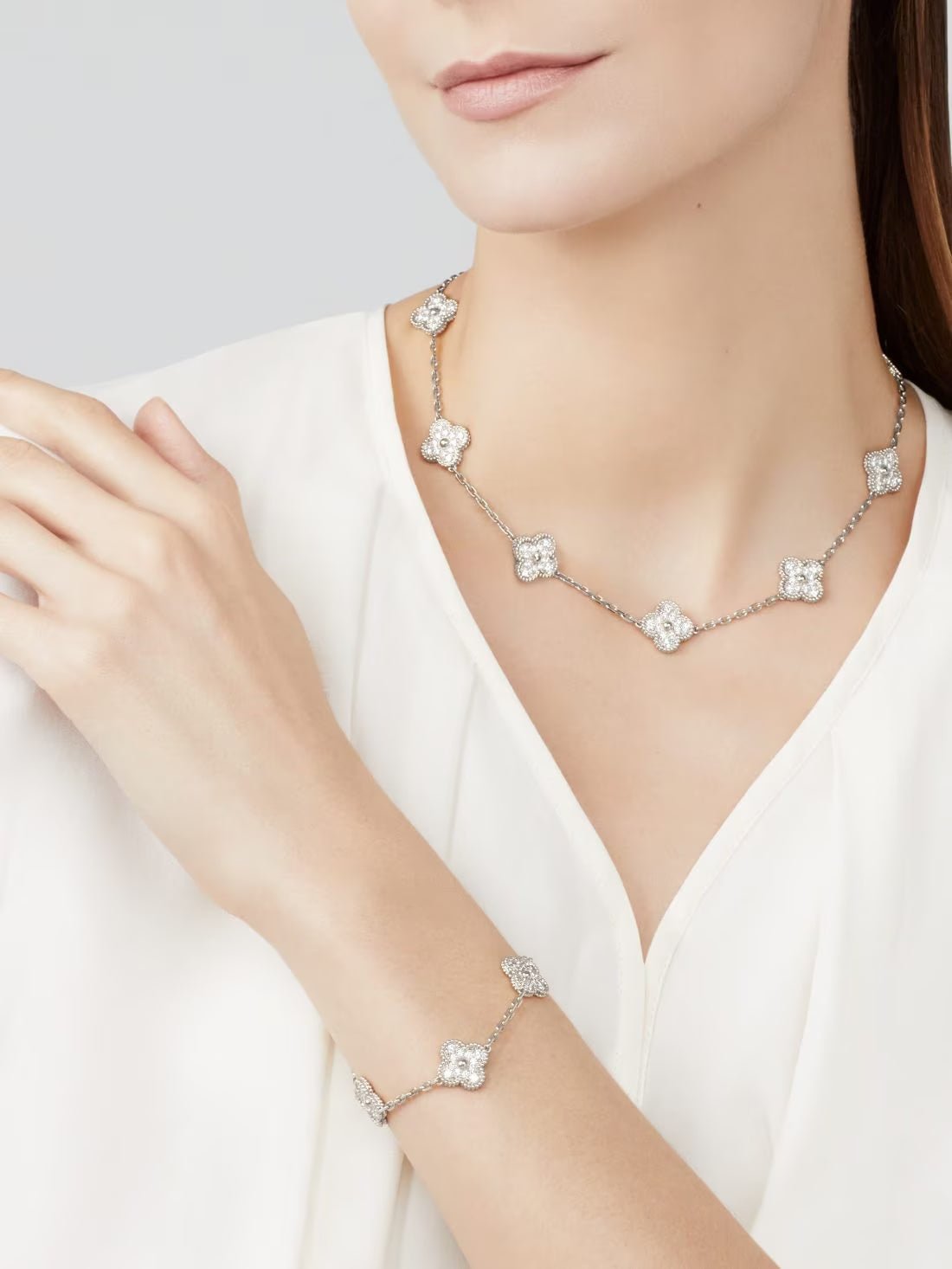 Dây chuyền Van Cleef & Arpels Alhambra 10 hoa Kim cương