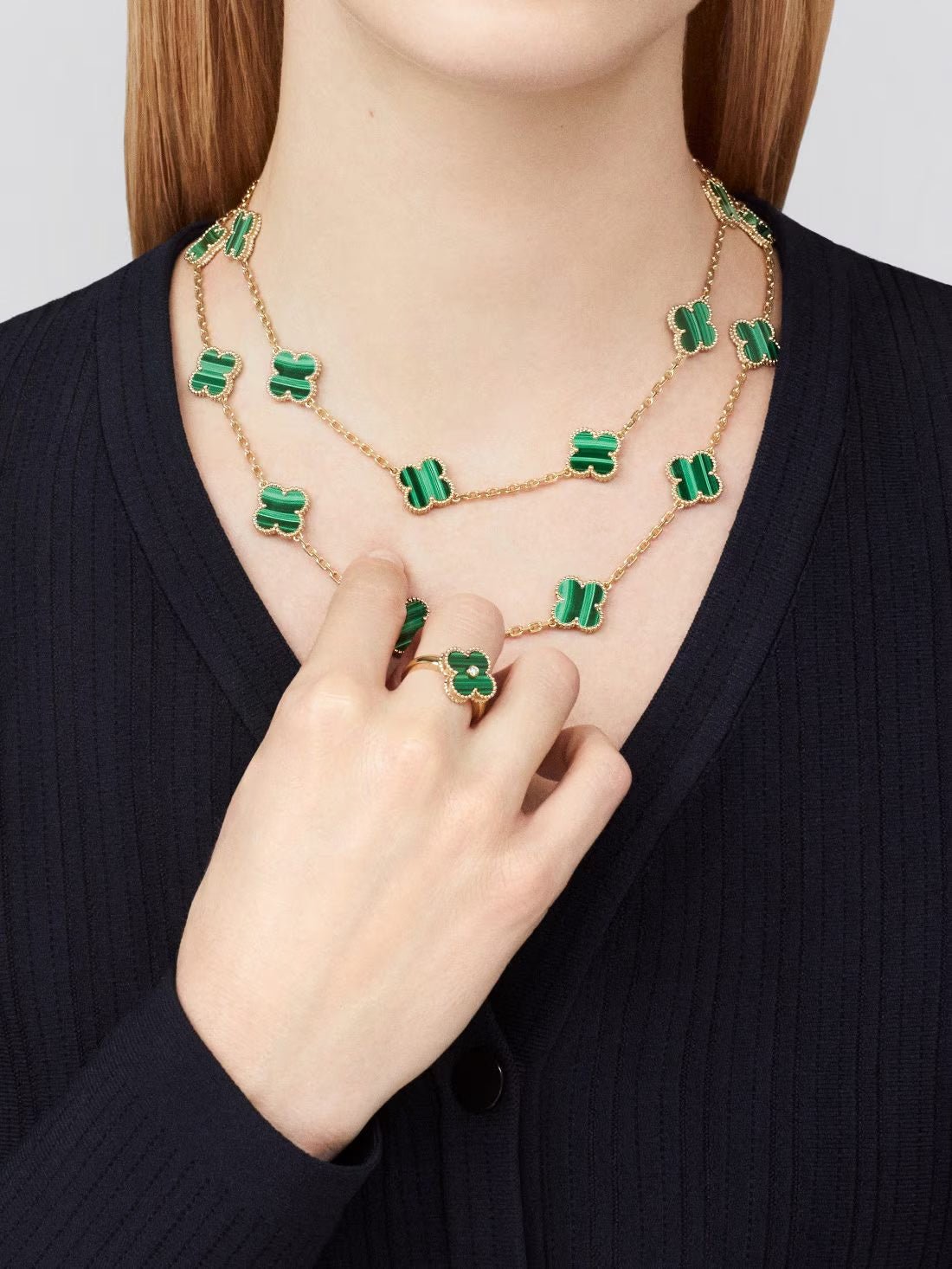 Dây chuyền Van Cleef & Arpels Alhambra dài 20 hoa Malachite