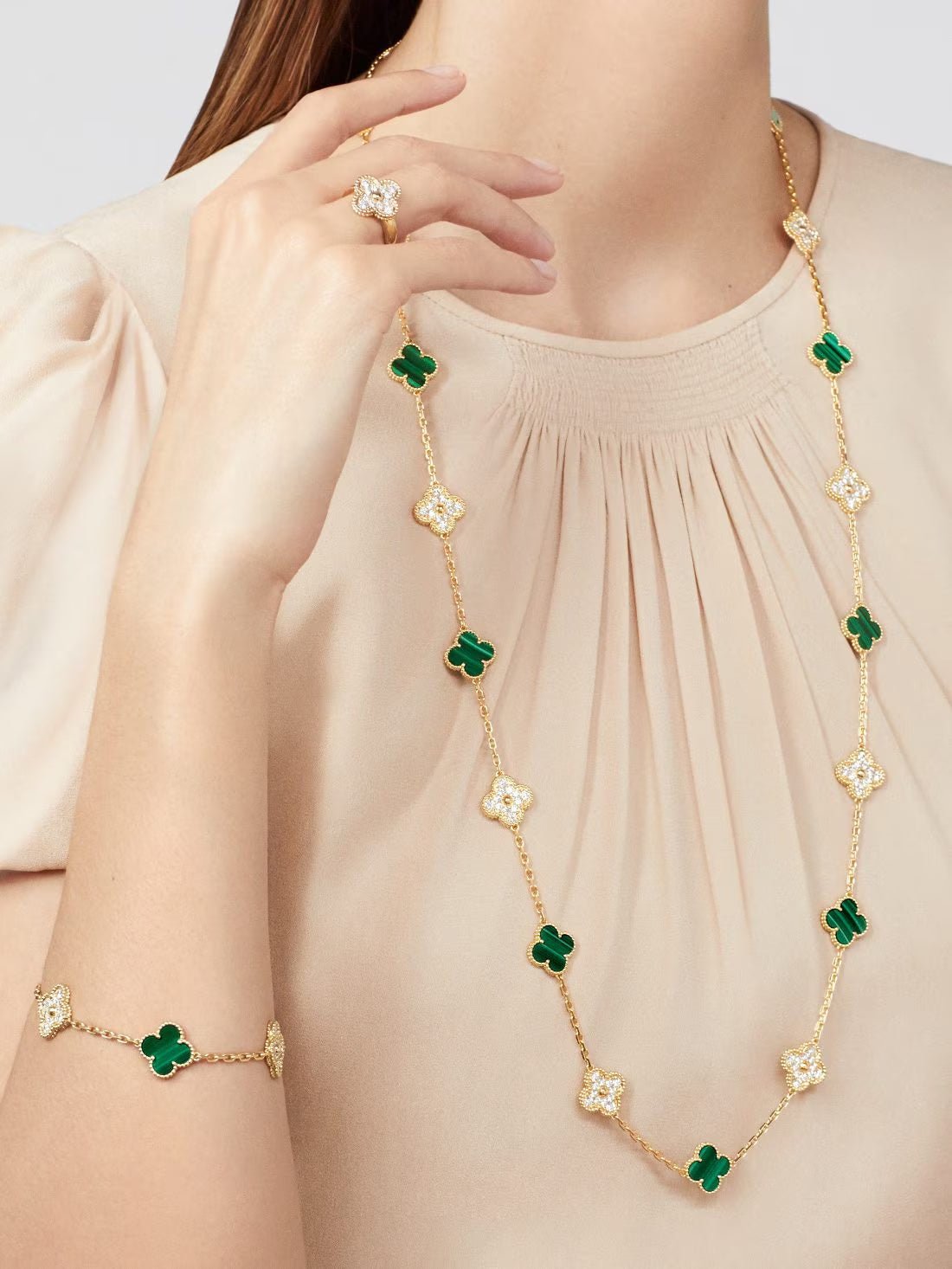 Dây chuyền Van Cleef & Arpels Alhambra dài 20 hoa Malachite, kim cương