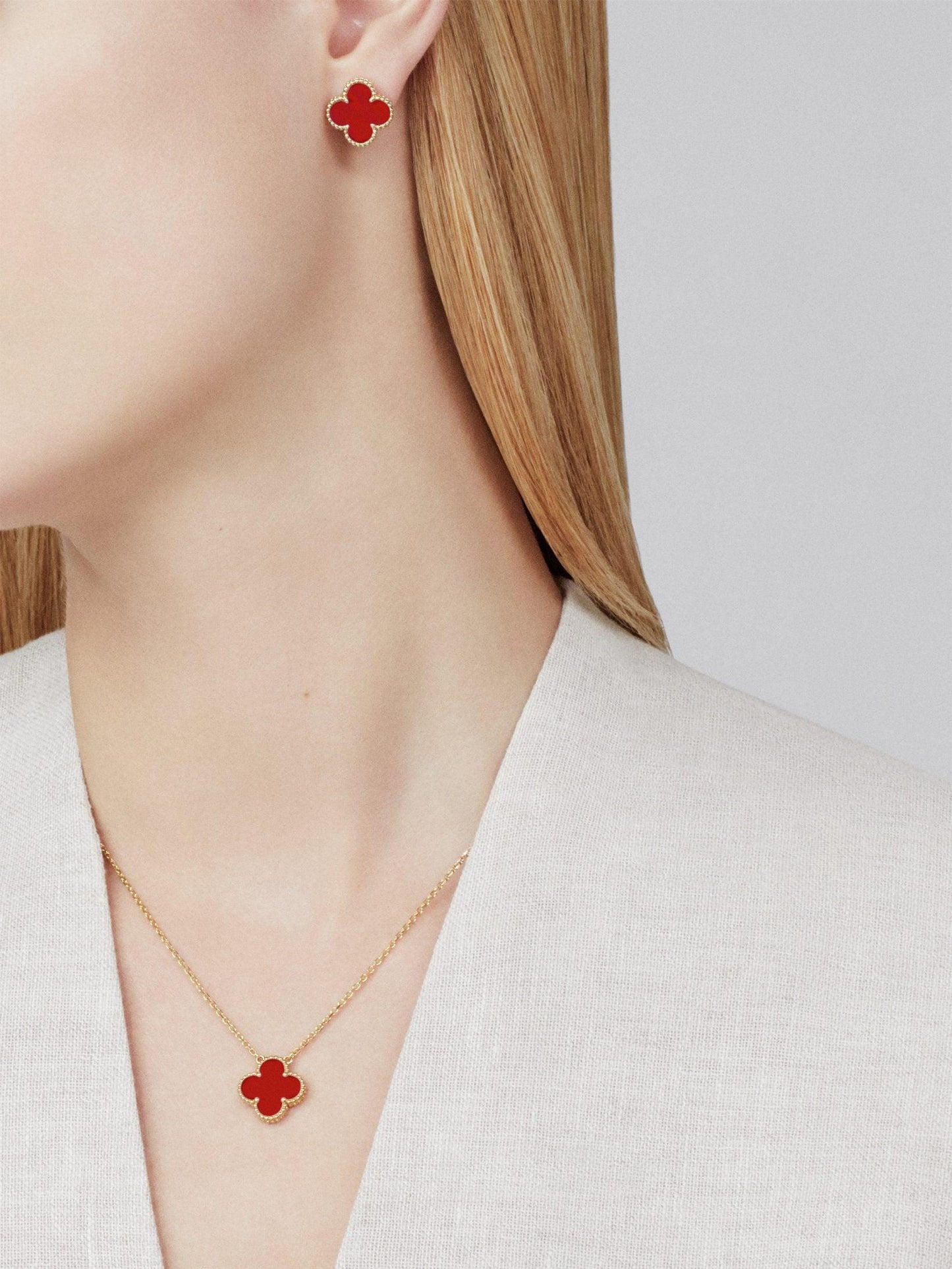 Dây chuyền Van Cleef & Arpels Alhambra vàng 18K đá Carnelian đỏ