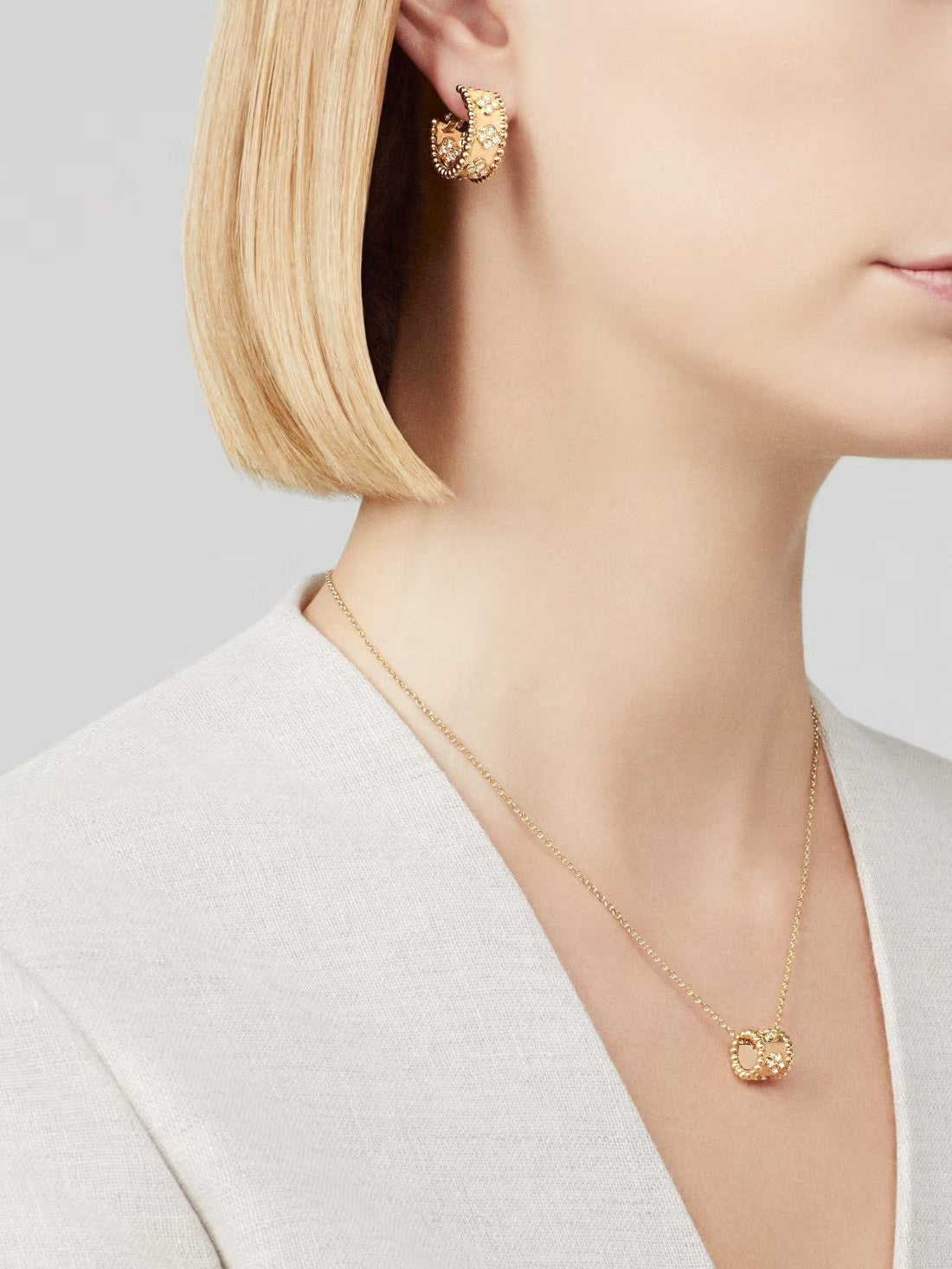 Dây chuyền Van Cleef & Arpels Perlée clovers vàng 18k