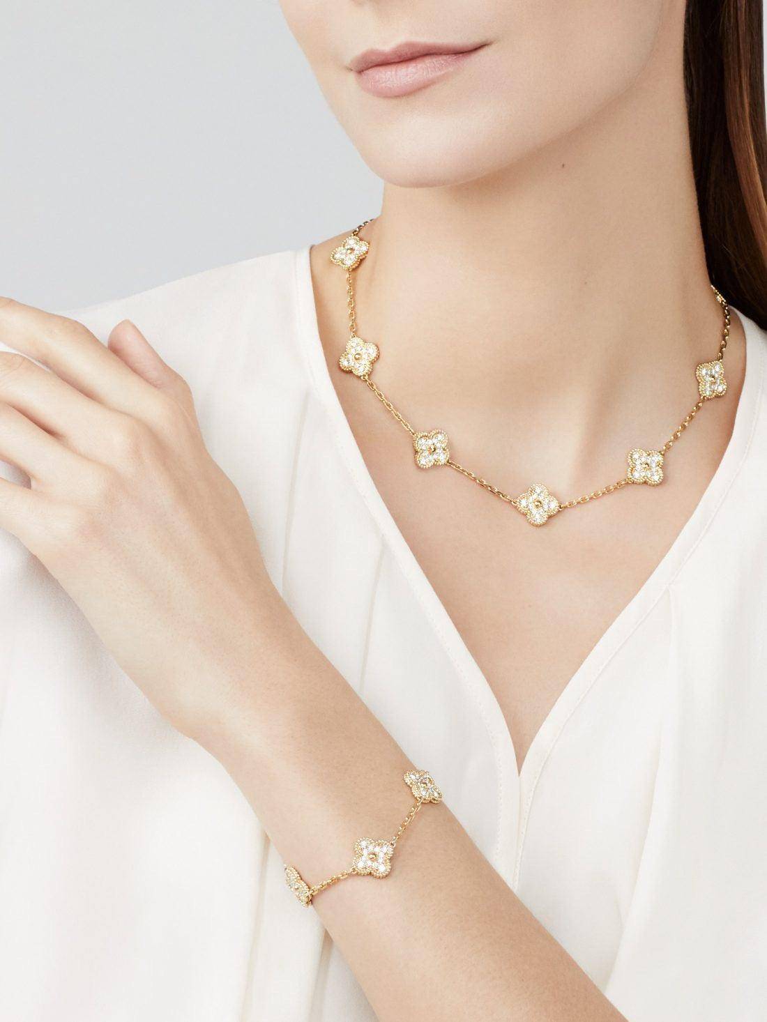   Vòng tay Van Cleef & Arpels Alhambra 5 hoa vàng 18K kim cương thiên nhiên