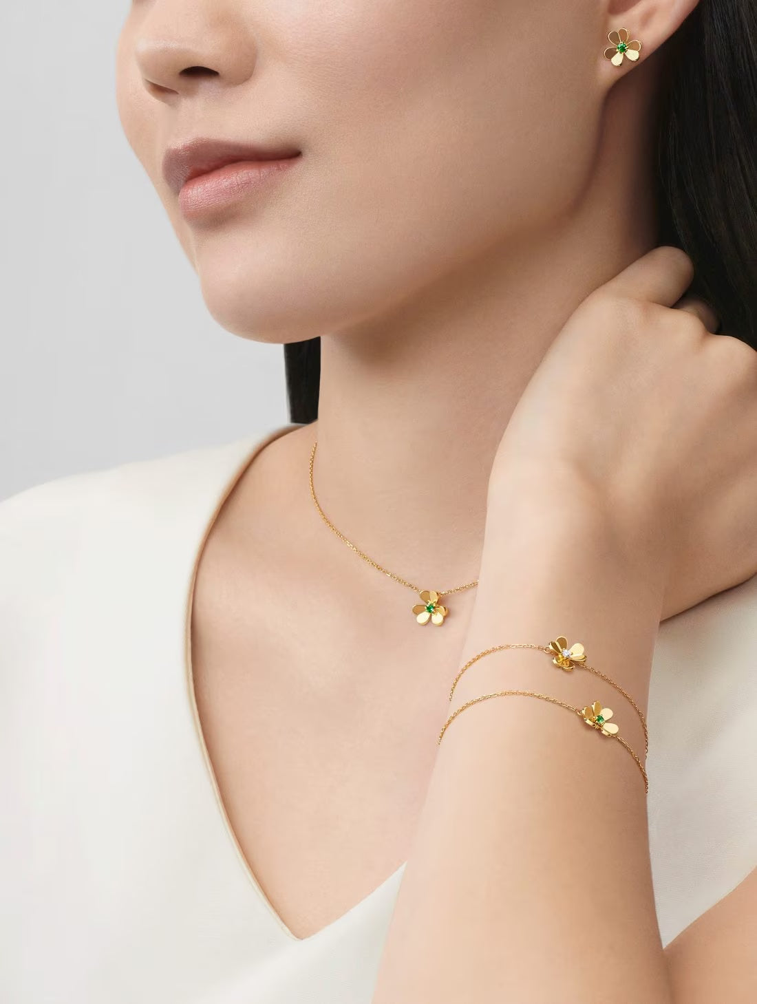   Vòng tay Van Cleef & Arpels Frivole vàng 18k - kim cương