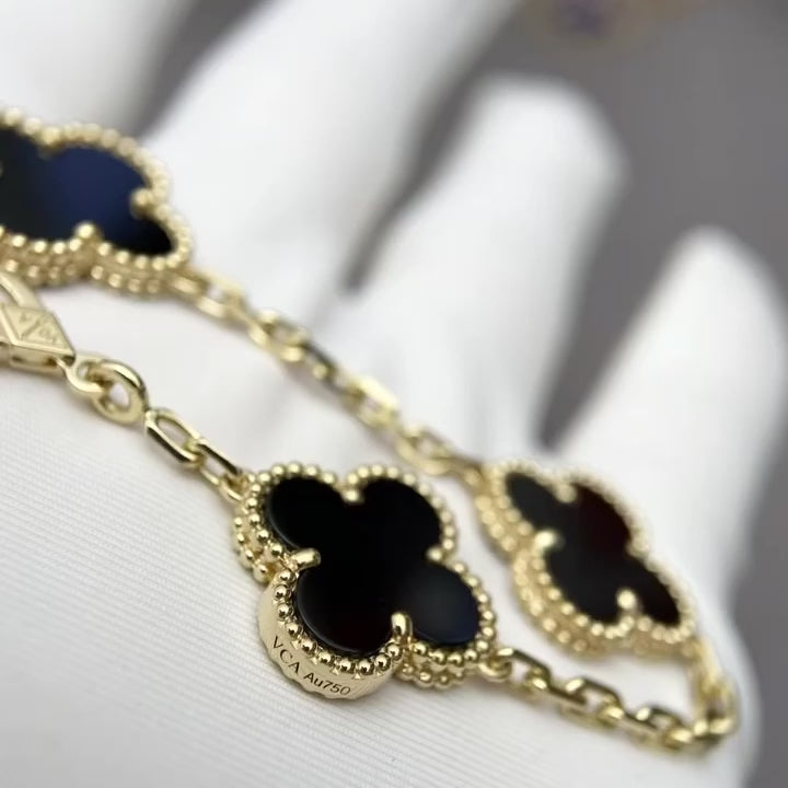 Video chi tiết vòng tay Van Cleef & Arpels Alhambra 5 hoa vàng 18K - đá Onyx